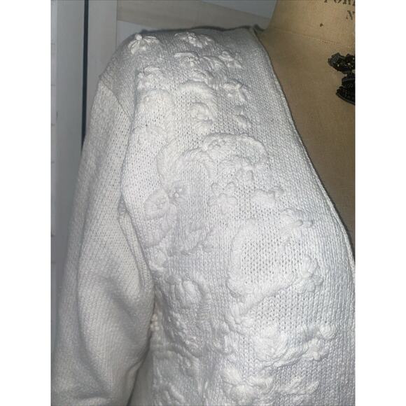 Vtg Huntington Ridge 80’s Women's Cardigan Cream Sweater Embroidered Sz Medium - Picture 2 of 8